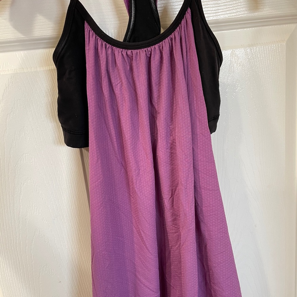Lululemon workout tops size 8